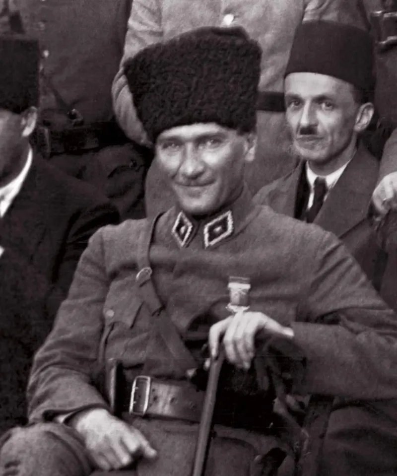 Tarihte Bugün: 11 Mayıs 1920. Atatürk ve silah arkadaşları; 'Kuvayı Milliye adı altında “fitne ve fesat” düzenlemek, buna özendirmek' gerekçesiyle gıyaben idama mahkum edildi. Vahdettin 24 Mayıs'ta bu idam kararını onayladı. Sonrasını biliyoruz.😉