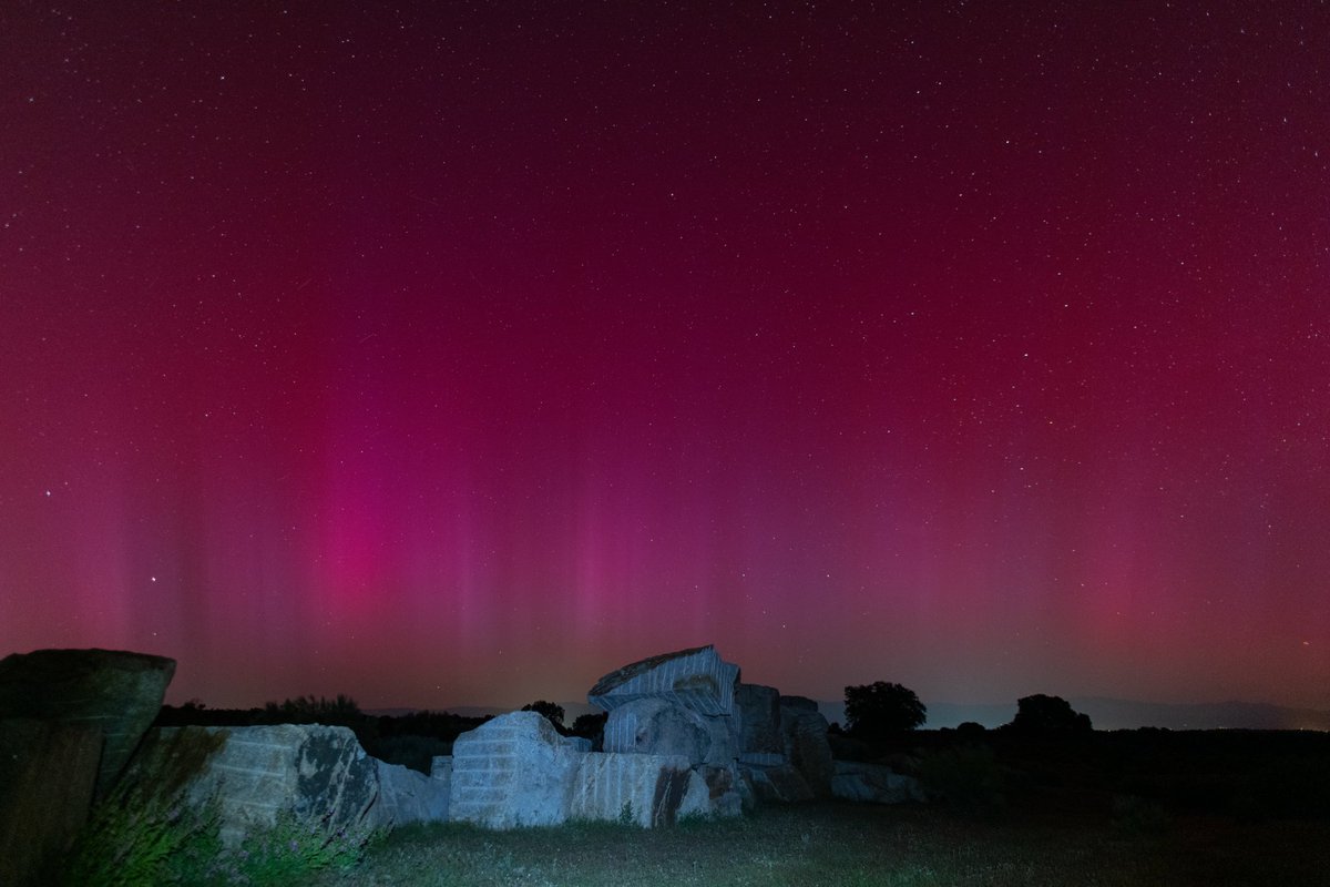 _Flogger_'s tweet photo. Quien quiere fotos en 4K de la aurora??

#Aurora https://t.co/IaweAekBku