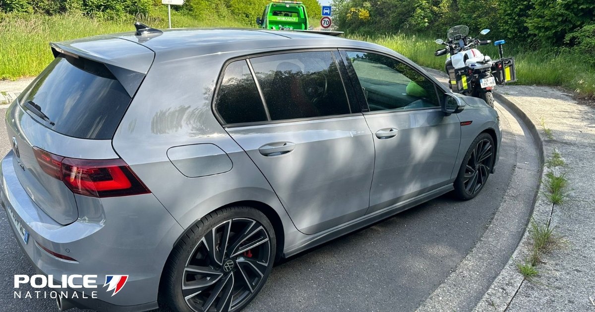 #SécuritéRoutière  | Hier les 🏍 ont intercepté une jeune femme qui roulait à 187 kms/h au lieu de 90 sur la Sud 2 @Rouen.
En cette fin de week-end prolongé, vous serez nombreux sur les routes. @PoliceNat76 reste mobilisée contre l'insécurité routière !