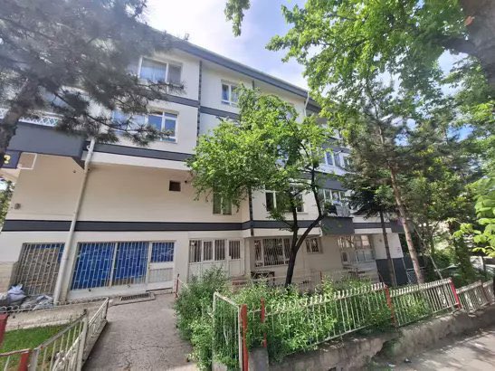 Ankara'da bir ev sahibi, 1800 lira kira ödeyen kiracısına evi boşaltması için dava açtı.

Mahkeme, ev sahibini haklı bularak kiracının evi tahliye etmesine karar verdi.