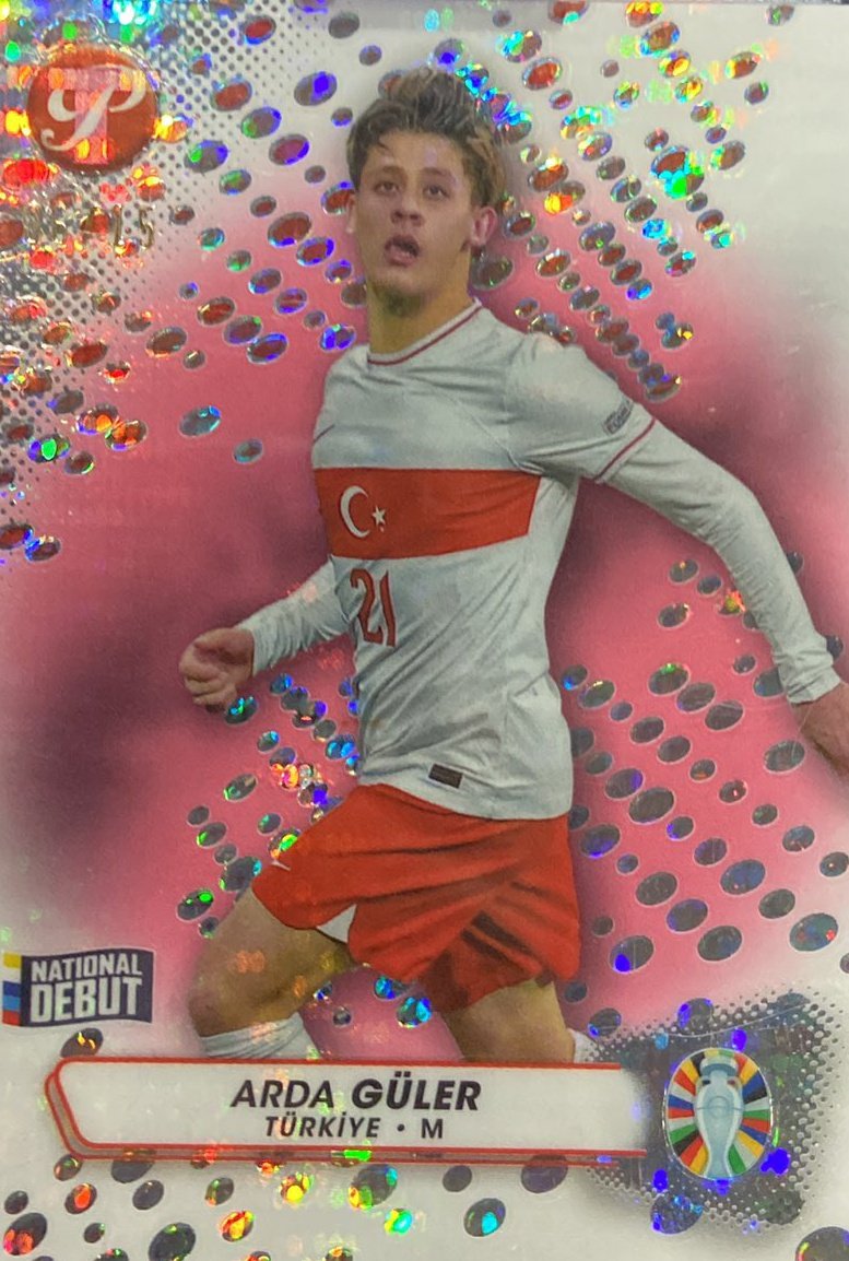 Card_Kent's tweet photo. Vale, con todo el respeto y después de valorar varias semanas. 
Creo que son las cartas mas feas que he visto nunca.
Como Topps puede sacar Flagship 2024 por 80 € que hasta las cartas base son bonitas , y dos semanas después esto por 500 € 😭 https://t.co/YGd80k8PJG