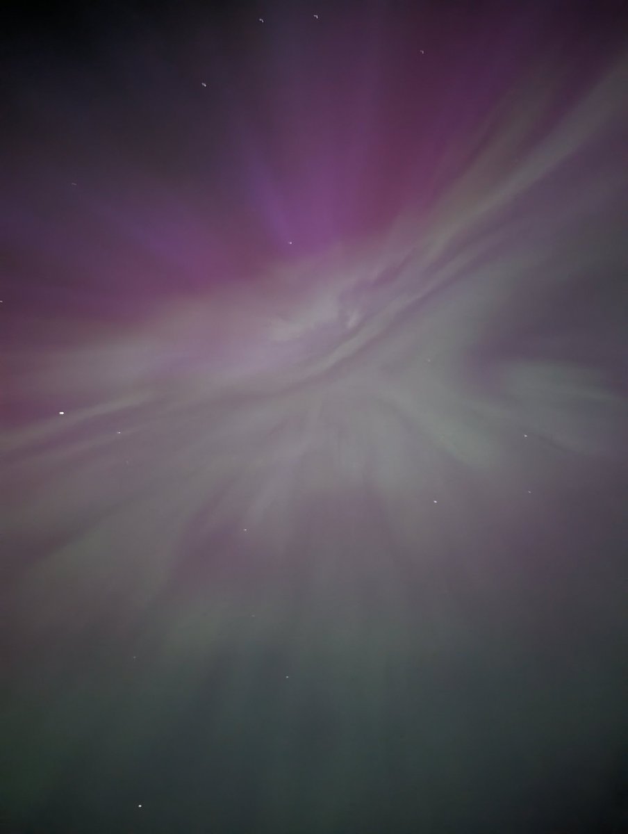 visiper's tweet image. Last night's #Auroraborealis seen in Vancouver Island #BC #solarstorm it was an amazing view! Even the kids were in shock and awe of its beauty. #aurora #auroreboreale #SpaceWeather