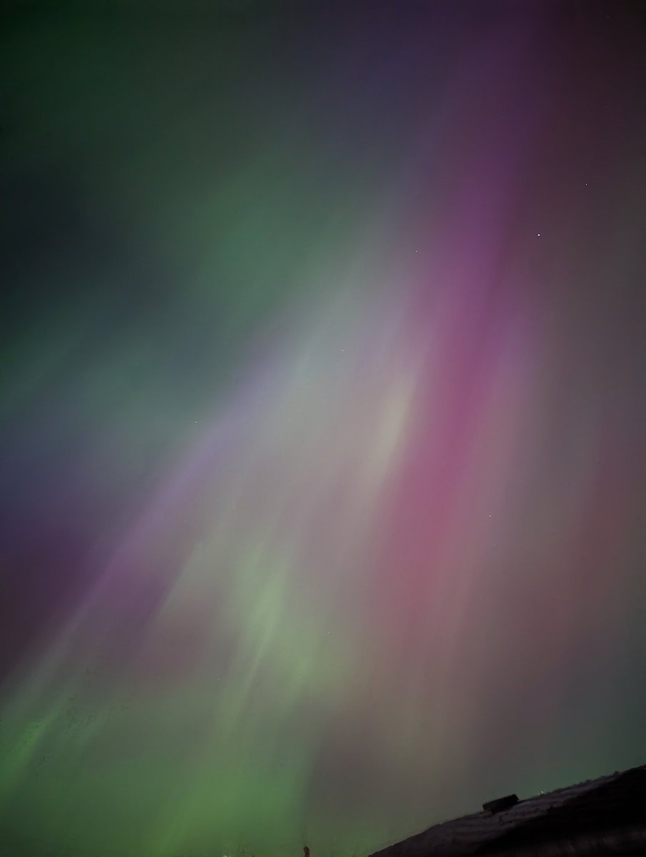 visiper's tweet image. Last night's #Auroraborealis seen in Vancouver Island #BC #solarstorm it was an amazing view! Even the kids were in shock and awe of its beauty. #aurora #auroreboreale #SpaceWeather