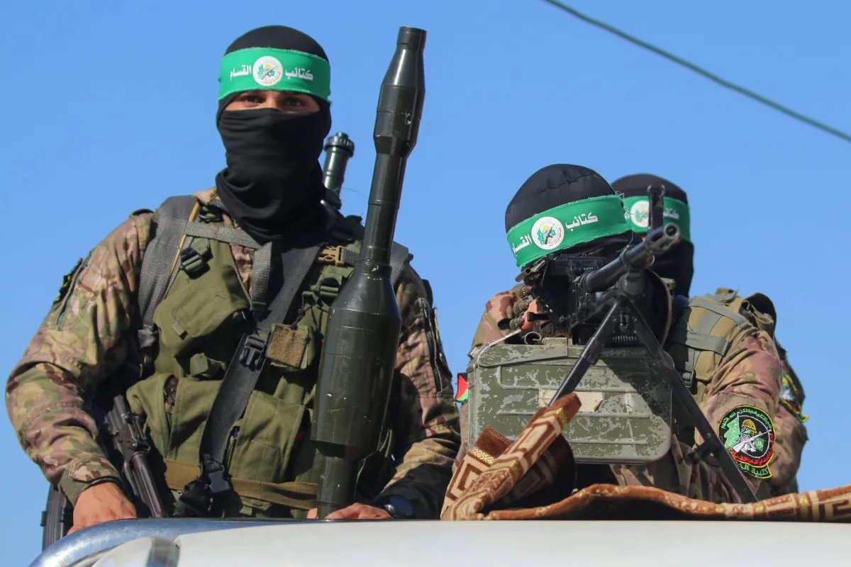 SON DAKİKA❗ 🔻Kudüs Tugayları: - Gazze şehrinin güneyindeki El-Zaytun Kliniği civarına giren düşman asker ve araçlarını havan toplarıyla bombaladık. - Gazze şehrinin güneyindeki El Zeytun mahallesinde 8. Yol'a giren çok sayıda düşman aracına iki patlayıcı patlattık.…