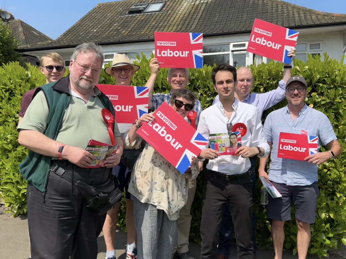 A really positive session on the #LabourDoorstep in sunny Hertford this afternoon 🌹

The message from our residents is clear: it’s time for Rishi Sunak to call the General Election so we can elect the hard-working local Labour MP our community needs.