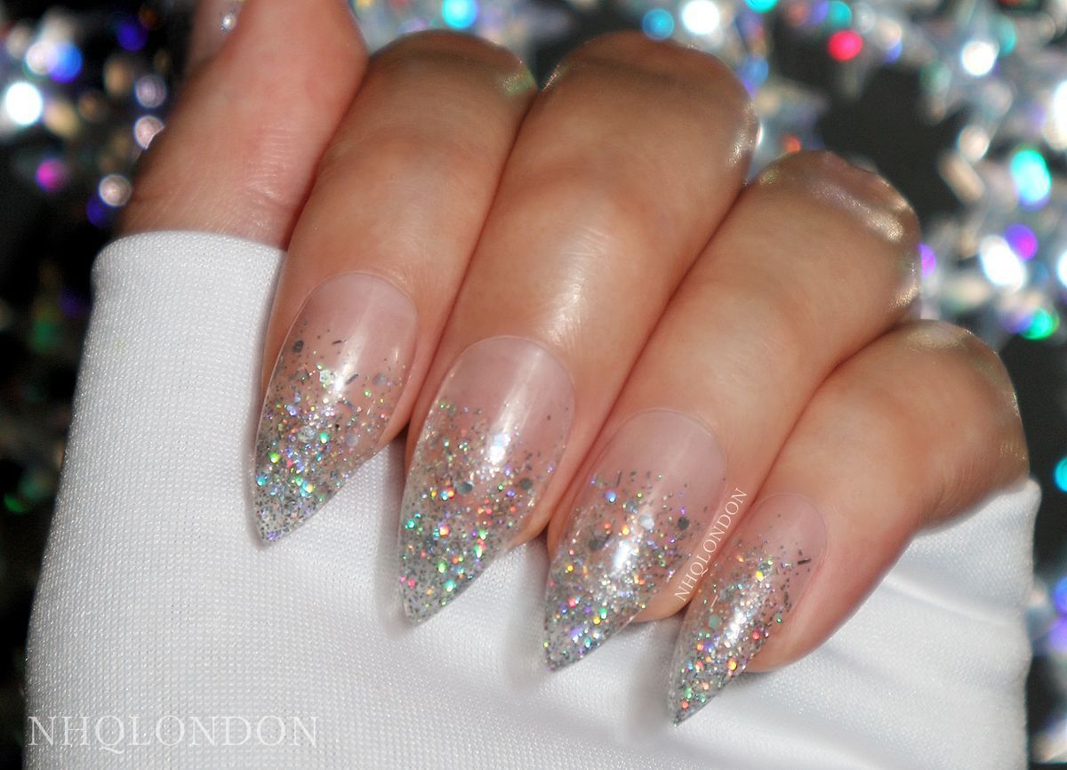 You were born to shine! 🌟

Sparkle from your head to your finger tips with glitter custom press on nails:
nhqlondon.com/products/holog…

#weekend #weekendfun #saturdayvibes #party #partytime #outout #girlsnight