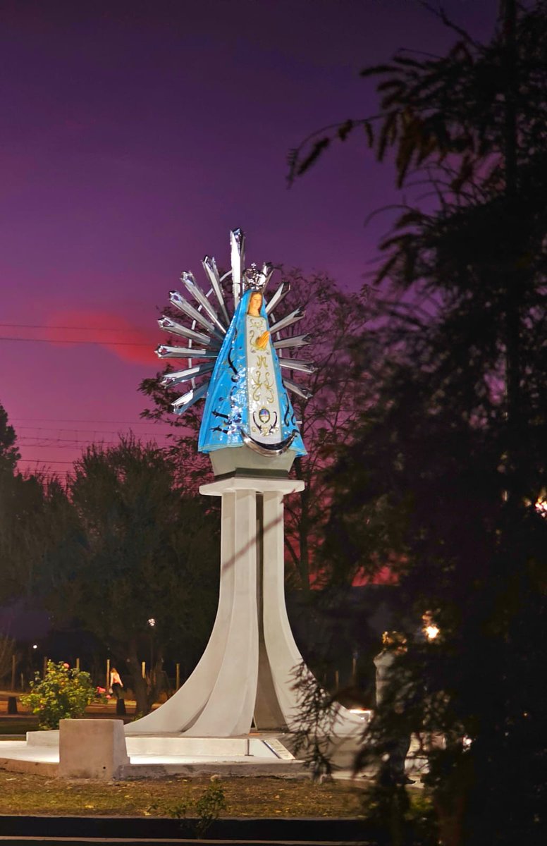 Luján de Cuyo cumple 169° años 🙌. 

Hace un año renovamos la imagen de nuestra querida Virgen de Luján, en la histórica rotonda, lugar emblemático para todos los vecinos.

En este nuevo aniversario departamental, junto a toda mi familia, les quiero desear un muy feliz día ❤️.
