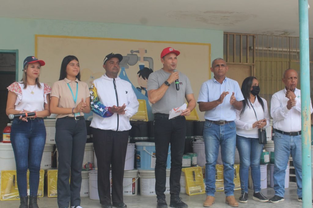 Gob_Guarico's tweet photo. #DeInterés🔴 Arrancan los trabajos de rehabilitación del G.E Félix Antonio Saa en Tucupido

Más información⬇️
👁‍🗨 https://t.co/cXR12cEXEh

#Guárico
#VenezuelaExpresiónCultural
#GuáricoProduce https://t.co/jYOgha3biR