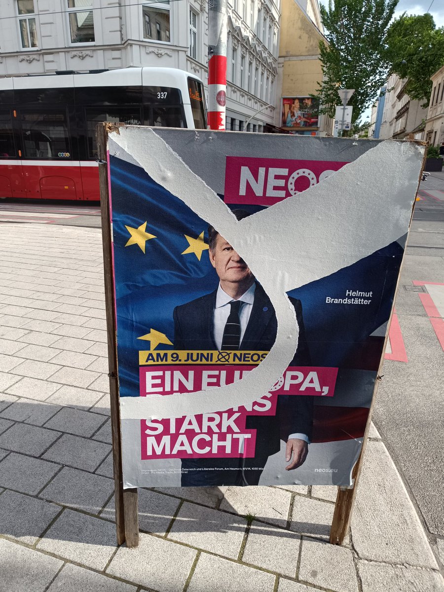 Krank! Wer zerstört die Plakate meines Lieblingskandidaten  @HBrandstaetter in Wien #Neubau? Sind das Linke? Vielleicht Rechte?

Daher: #NEOS wählen! Jetzt erst recht! Abrechnung mit der bisherigen #Außenpolitik!

#Europawahl #Eurovision2024 #EURO2024 #NeubauLiebe #Wien7