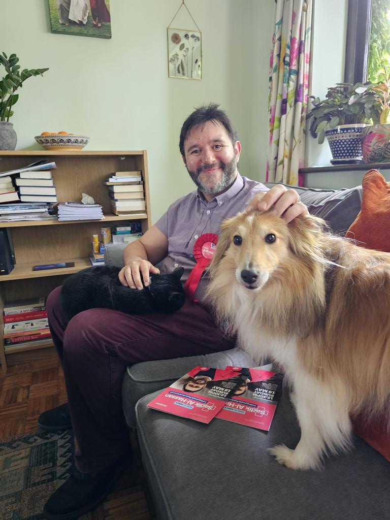 Perhaps one of my favourite #labourdoorstep today where I couldn't resist a cuddle with Pearl and Raven #Nailsea while talking about how I will help support communities in #NorthSomerset 

#CatsOfTwitter #DogsOfTwitter