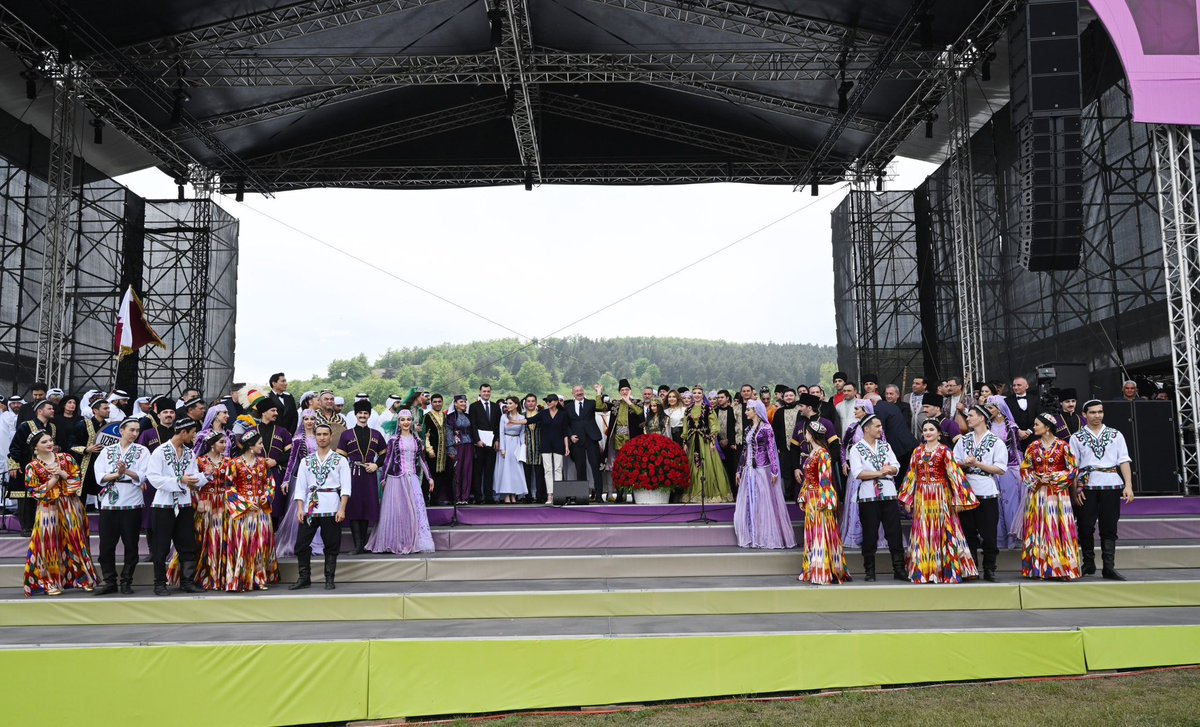 The opening ceremony of the 7th “Kharibulbul' International Music Festival and “Shusha - the Cultural Capital of the Islamic World 2024” was held at the Jidir Duzu plain in Shusha. President of the Republic of Azerbaijan Ilham Aliyev and First Lady Mehriban Aliyeva participated