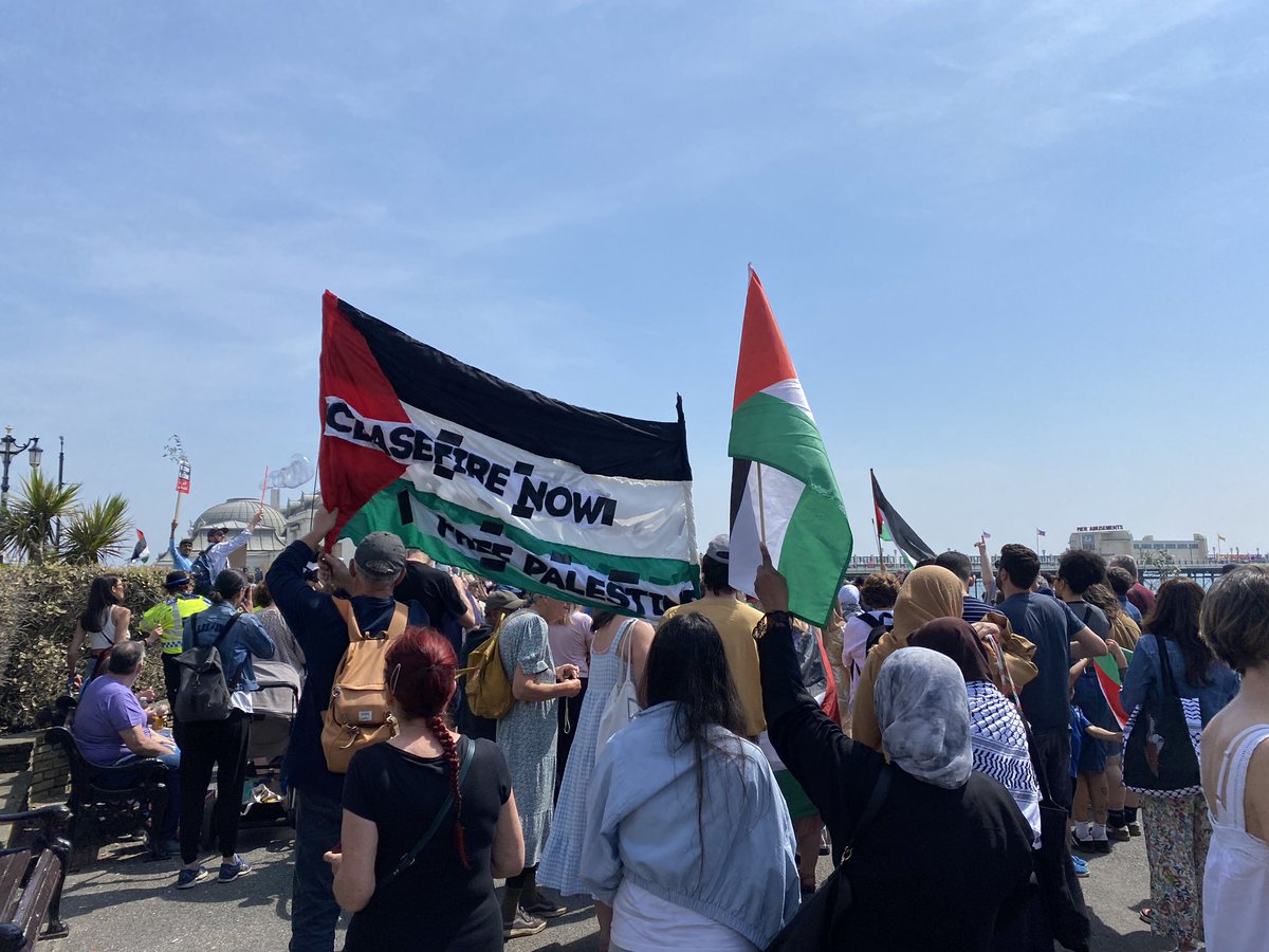 Really big support in Worthing today for an immediate ceasefire in Gaza. Well done Parents for Peace and those who organised the rally. @WorthingCan @Worthing_Greens @AdurGreenParty