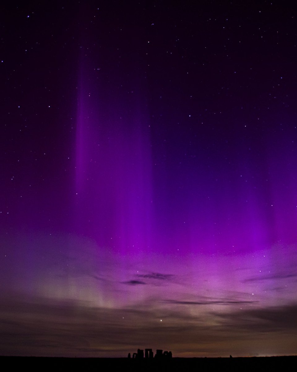 theferalclock's tweet photo. After 9 failed attempts over ten years my wishes came true last night at @EH_Stonehenge - I put in an 8 hour shift until sunrise and left with a massive smile. Timelapses currently being processed and will post next week. #Auroraborealis #Stonehenge #tenthtimelucky https://t.co/SHeOf3T8JB