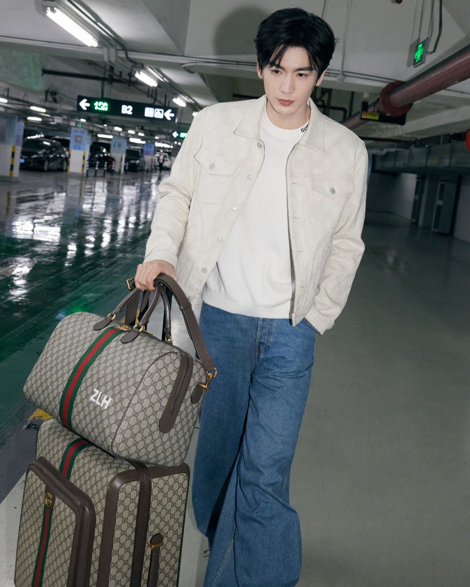 gucci's tweet photo. Actor #ZhangLinghe on his way to London for the #GucciCruise25 fashion show with his personalized #GucciValigeria travel pieces in hand. https://t.co/WzcblyTcck