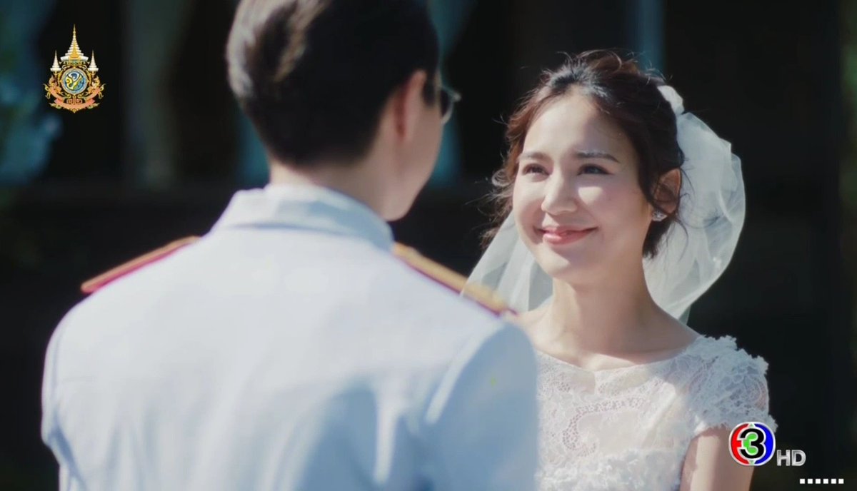 Jorjorlaw's tweet photo. กำลังจะชมว่าเป็นฉากจบในชุดแต่งงานที่สวยมากกกกกก แบบมากๆๆๆๆ แสงเอยใดเอยยย

ชุดแต่งงานตามยศคุณฉัตรตอนนี้ก็หล่อมากกกก ไมกี้ใส่ขึ้นมาด
ยัยขวัญก็สวยมากกกก ได้แต่งตัวสวยๆ ชุดแต่งงาน��ือออ

สรุป หลานชั้นมโนหรอ หัวจะปวด
ช็อตไฟฟ้าแสนโวลต์ 55555
#ขวัญฤทัยตอนจบ https://t.co/w9fKkcQsp5