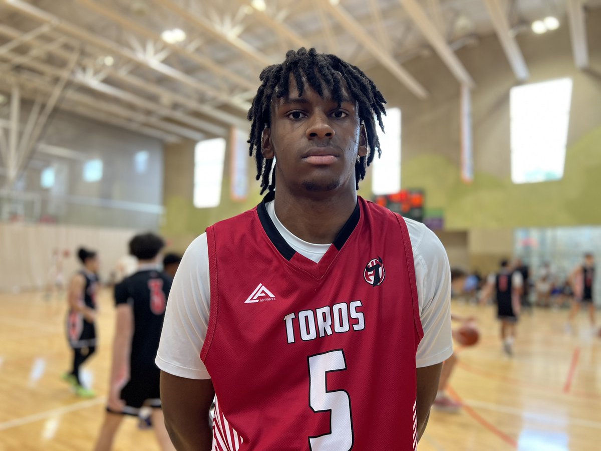 #GASO | 𝗦𝗵𝗼𝘄𝘁𝗶𝗺𝗲 𝗶𝗻 𝗦𝗮𝗻 𝗔𝗻𝘁𝗼𝗻𝗶𝗼 Finished watching a very confident Justin Nelson (2025 • 6-7) for @HDToros. Making shots around the basket, and showed he can pass out of a double-team. Athlete, and rim runner who can hit the open shot. GASO | Everyone’s…