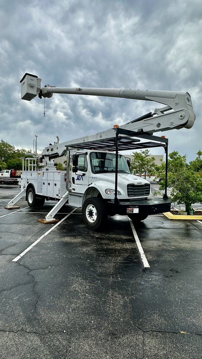 Join us at the Prime Osborn today until 3 p.m. for the FREE @JaxReady Fest! Bring the kids along to explore a variety of preparedness vehicles and witness the power of JEA bucket trucks! ⚡️ @CityofJax #JaxReady #CommunityEvent #FamilyFun