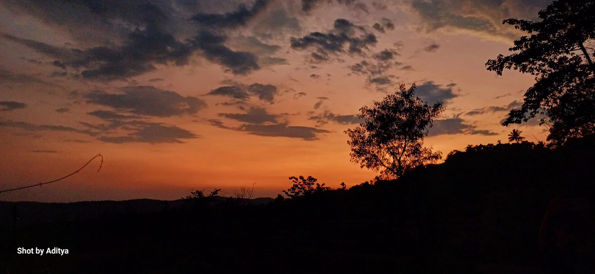 KanhereAditya's tweet photo. Evening skies after rain in Khed, Konkan..!! 😍
@aparanjape @prahappy @AkshayJoshi_11 @bvpat2501 @ShefVaidya @Gautaamm @MulaMutha 
Pc: myself https://t.co/l1xd4pi95k