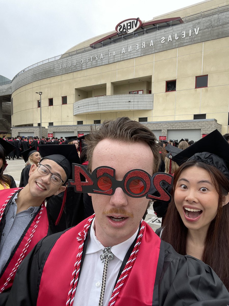 twonamelad's tweet photo. #SDSUGRAD https://t.co/KMH39Vf6Xn