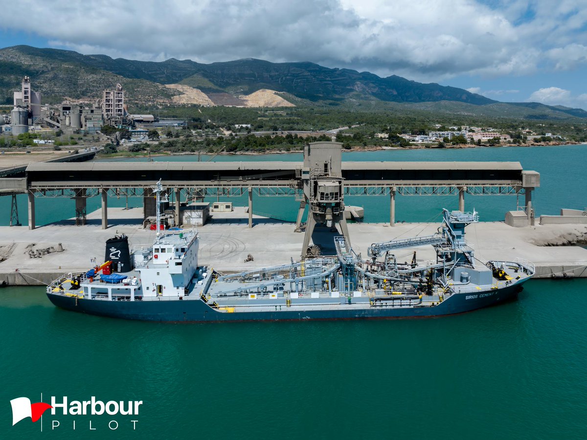 Sirios Cement V berthed Alcanar/Cemex port. harbourpilot.es/wp-content/upl… #cemex #cementcarrier #ships #shipping