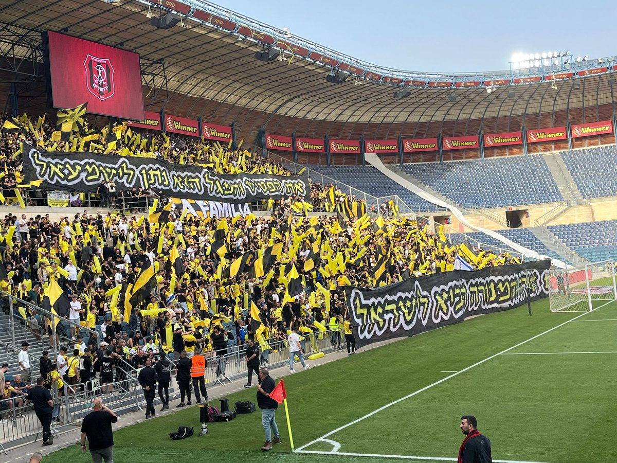 GuyShahar93's tweet photo. "את הפטיש והמגל הוא נתן לישמעאל,
את התורה והמנורה הביא לישראל".

לה פמיליה בדרבי https://t.co/3inTDH8jHA