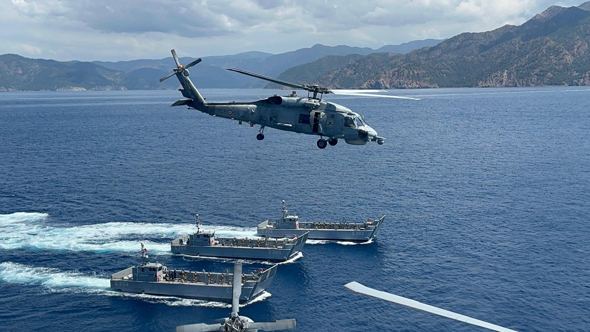 turdefcom's tweet image. 🇹🇷 Photos from DENIZKURDU 2024/II; the amphibious operation where helicopters, MAV and Landing Craft take place.