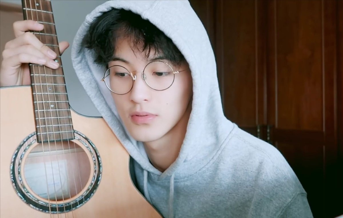 cry4lmk's tweet photo. 2019                                                   2024 https://t.co/1G5JxOjhai