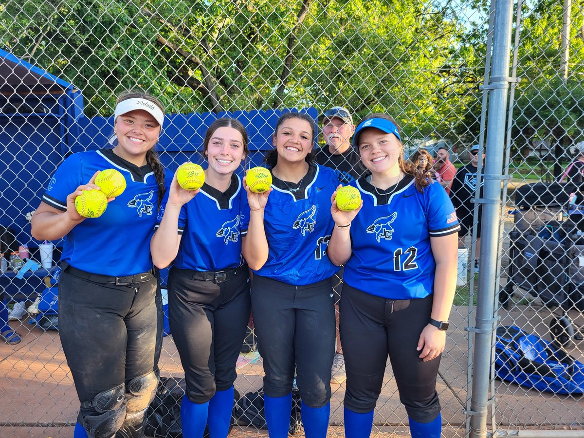 JC_softball's tweet photo. Good morning! Last night, the Lady Jays won 2 games against a good Topeka Hayden team. With the wins, the team secured the first non-losing regular season since 2002 &amp; tied for most wins in season since 2002 w/10. 

On the night, (5) 💣💣💣💣💣were hit! @BlueJays_AD @USD475 https://t.co/1NPc2cDRj8