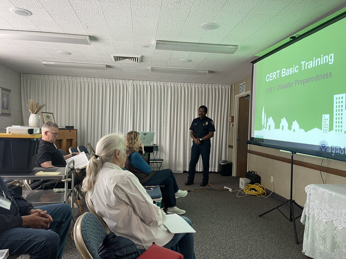 Valley Center Fire tweet media