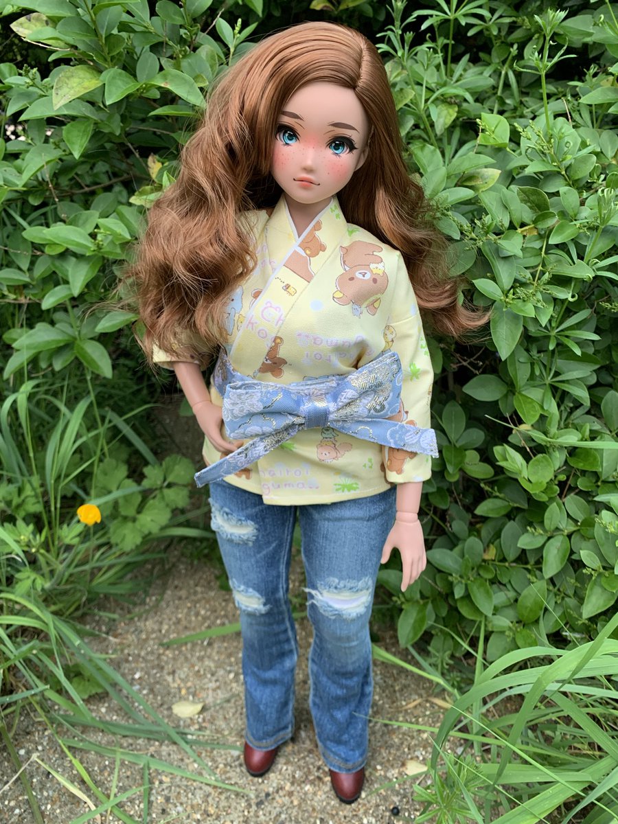 Young wee chipmunk 🐿️ Robin enjoys the warmer weather in the UK ☀️🇬🇧

No Pudding photobomb because she was too busy having a 💩

#Smartdoll #SmartdollFortitudePear