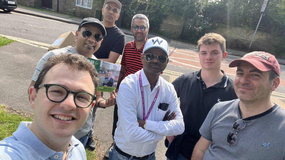 Thank you to our @WindsorTories #ToryCanvass teams out today across the patch. Now time for 🍻 and ☀️ before #Eurovision2024! 🇬🇧