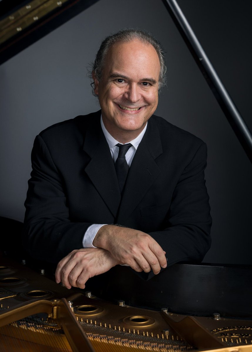 utadeer's tweet photo. New “formal” headshot—trying some different photo techniques #neverstoplearning #practicemakesbetter

50mm 1.2
1/250 sec
f4.5
ISO 100

#composer #headshot #selfportrait
#Canon #EOSR5 #RF50mm12
#Godox #AD600Pro #AD300Pro https://t.co/QRGnfQLGpa