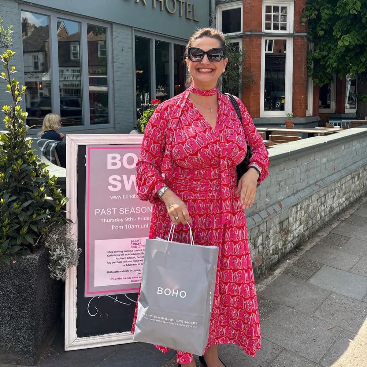 A reminder that the fab folk from Boho Beach Fest are hosting their sale again today in the Coach House!👗 Pop in and grab a stylish bargain!🥰

#youngspubs #wimbledon #dogandfox #wimblesonvillage #coachhouse