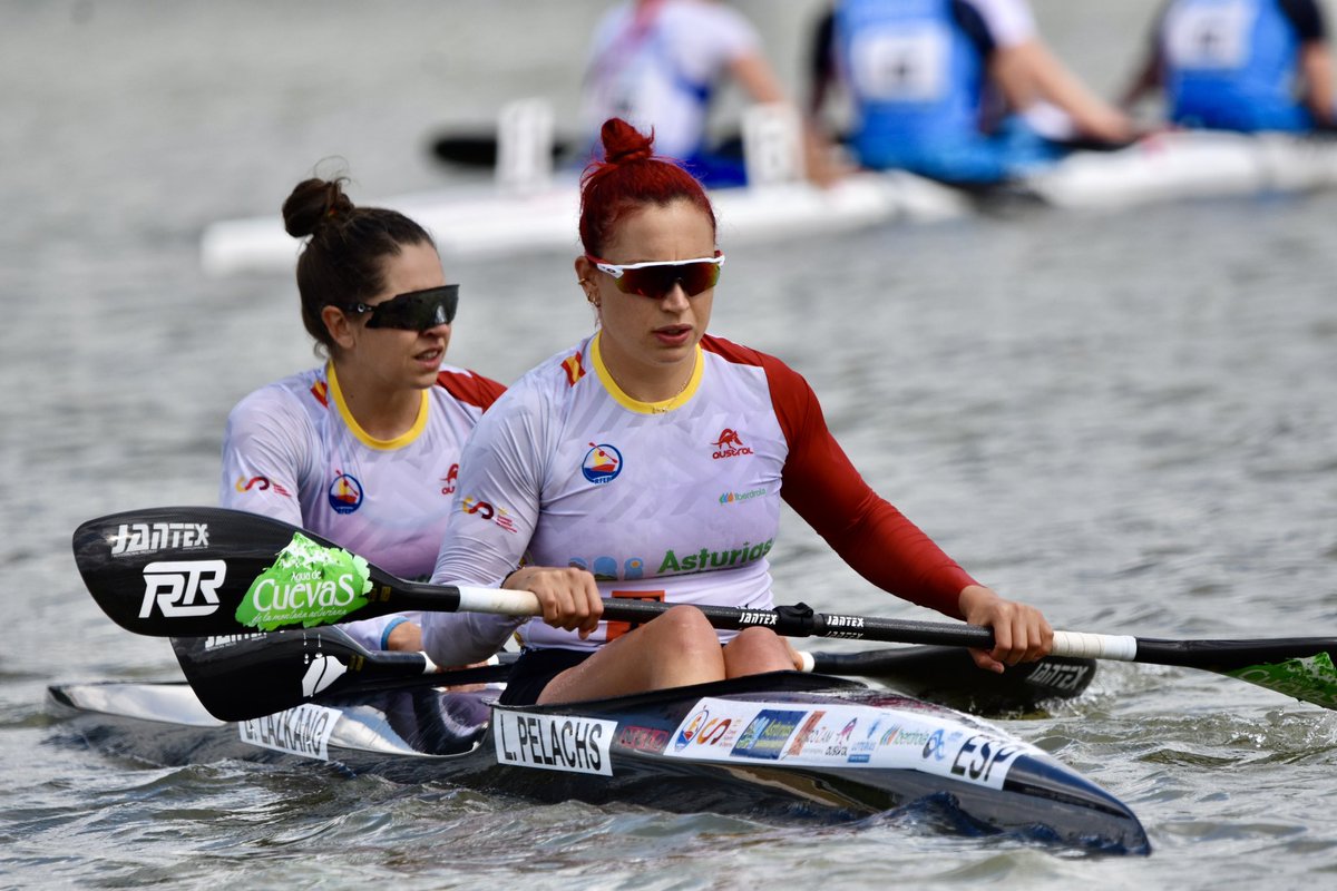 🚣 #PiragüismoSprint

Bego Lazcano y Laia Pelachs terminaron ayer 9⃣ª en la semifinal del K2-5⃣0⃣0⃣ de la Copa del Mundo de Szeged, y no lograron el pase para la final.

Begoña  comenzará esta tarde su participación en el K1-5⃣0⃣0⃣ con el billete para París en juego.

📸 #BT