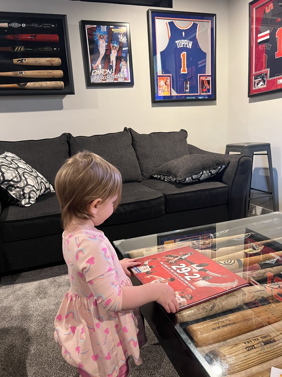 The time has finally come. Charlie needs to learn about the 2020 Dayton Flyers @DaytonMBB team. @DavidPJablonski providing the learning material.