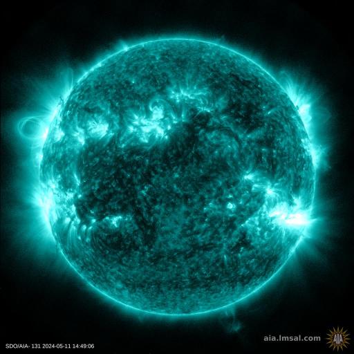 🌞 A las 21:23 (hora chilena) de ayer, se produjo una llamarada solar de clase X5.89, la más poderosa del ciclo solar 25. Esta erupción solar produjo una eyección de masa coronal en dirección a la Tierra 🌎, la cual se estima que llegue durante las próximas horas causando