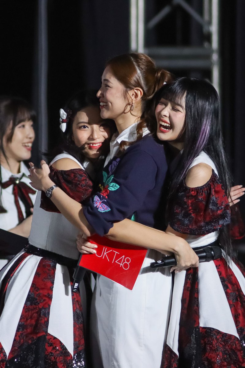 chocolatpurple's tweet photo. Cie Kapten JKT48 sama wakil GM teater JKT48.
Selamat buat kalian berdua.
@S_GraciaJKT48 @N_ShaniJKT48 https://t.co/bnBdEcSl0k