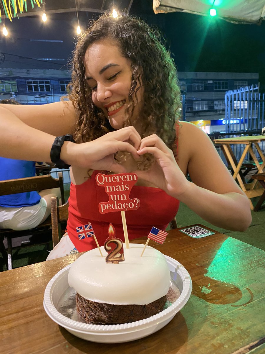 laisamelo's tweet photo. Ontem eu saí com @_anaamilena pra comemorar a sequência esse é o tweet ❤️🤍💙 #rwrbmovie https://t.co/RDLmT0kIXp