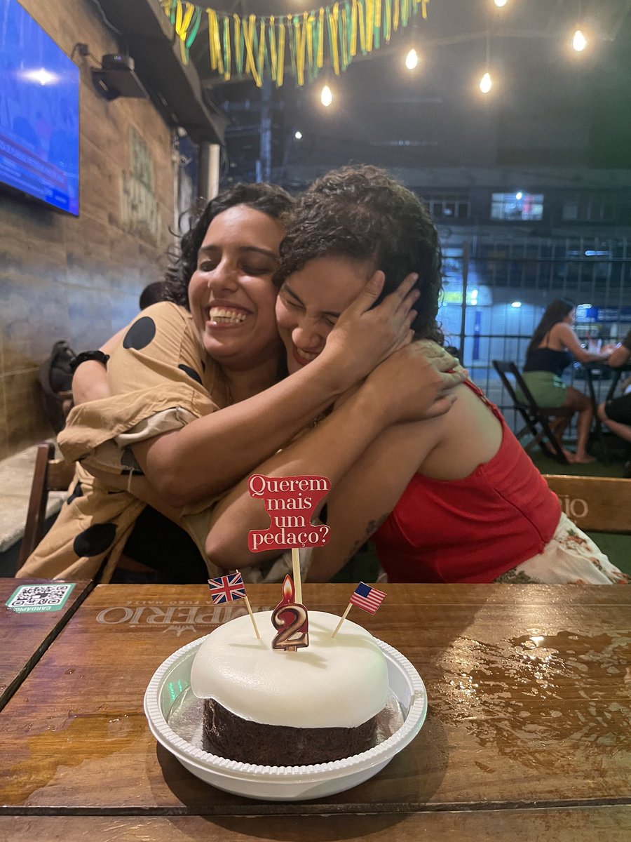 laisamelo's tweet photo. Ontem eu saí com @_anaamilena pra comemorar a sequência esse é o tweet ❤️🤍💙 #rwrbmovie https://t.co/RDLmT0kIXp