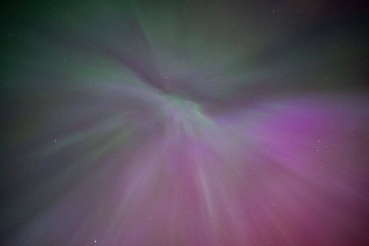 MikeSimone3's tweet image. Haven't seen the sky lit up like this in decades.. Alberta, Canada #Auroraborealis #solarstorm
