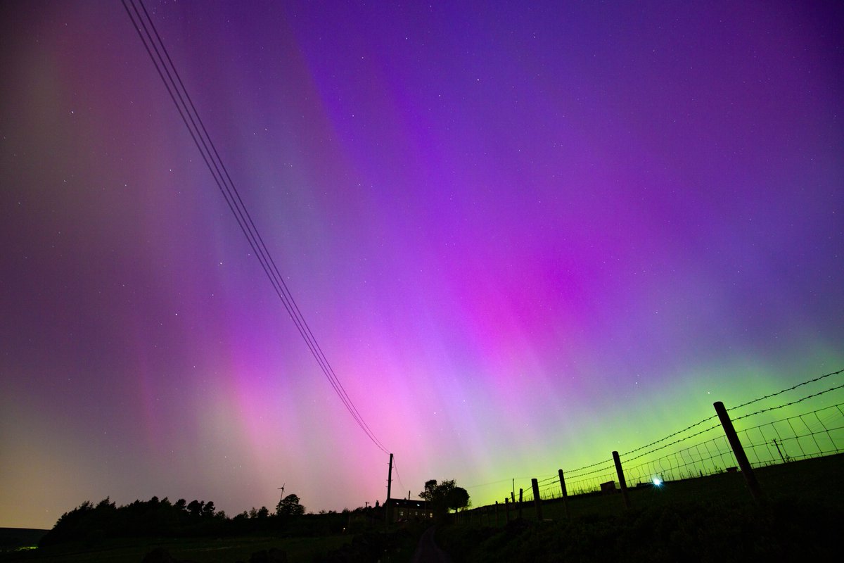 bfpix's tweet image. #Auroraborealis the Northern Lights captured in sky above the lights of Halifax, @Calderdale  West Yorkshire, during the solar storm on May 10th 2024
including a hit the timer and run #selfie #NorthernLights #prophotography