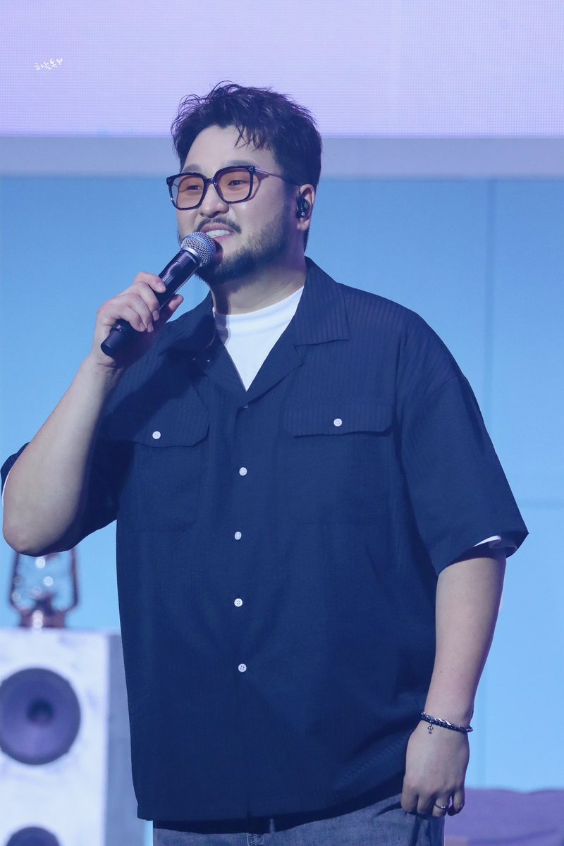 haneultok's tweet photo. 한껏 신이난 광대😁

#영원한지오디막내_태우생일축하해
#god_soulking_HBD https://t.co/lCwSkog8dJ