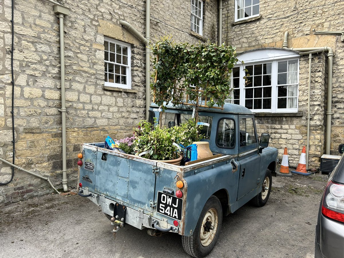 If you are lucky enough to own a Series Land Rover today is the day to make it work, or just to enjoy it. We met some series owners and had a great chat! Land Rover people are the friendliest types! #landrover #lifestyle #summer #oldlandy