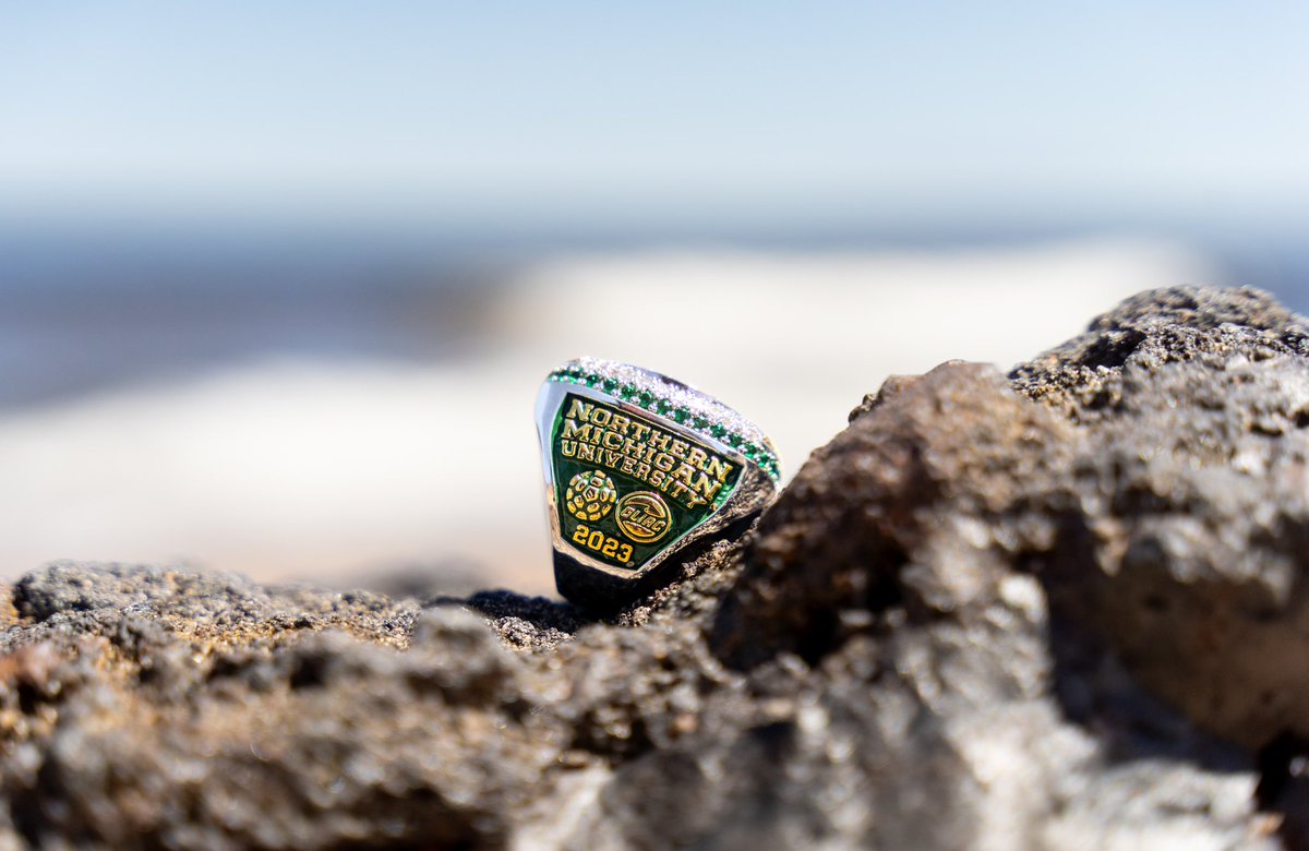 The best way to commemorate this year

Take a look at the rings our team received after and incredible season 💍

#NMUwildcats | #ShareNMU