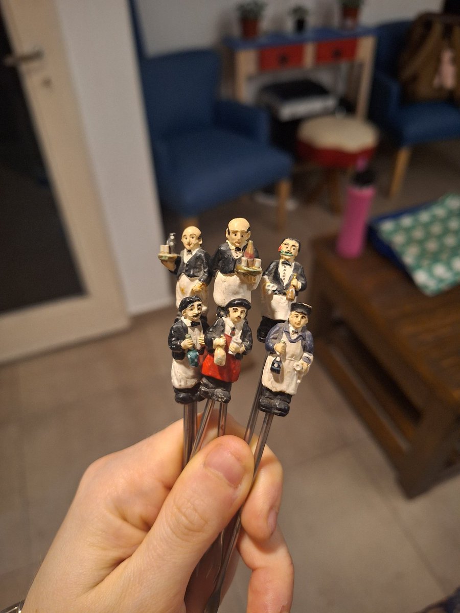 AndyJarko's tweet photo. Este hallazgo ameritaba un tweet, arranqué buscando inspirado por @matiasjurisich para sumar aceitunas o pieles a los tragos (no directo en el vaso) y encontré estos pinches vintage alucinantes. https://t.co/TWuVdTER8o