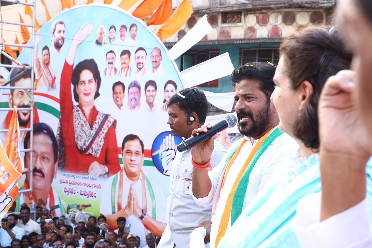 Huge turnout for @priyankagandhi ji’s road show and meeting at #Kamareddy today on the last day of campaign in #Telangana