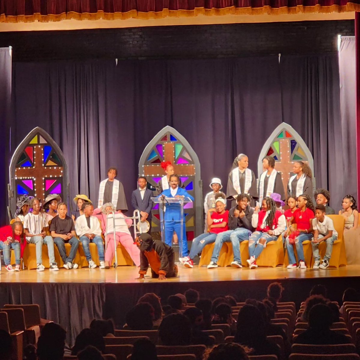 🌟 #AboutLastNight! Our talented Theater Majors wowed the crowd with 'Brothers and Sisters of the Knight'! Huge thanks to everyone who came out to support them – you made the night magical! 🎭✨ #theaterkids #Armstrong #FriendshipProud #performingarts #AllStars