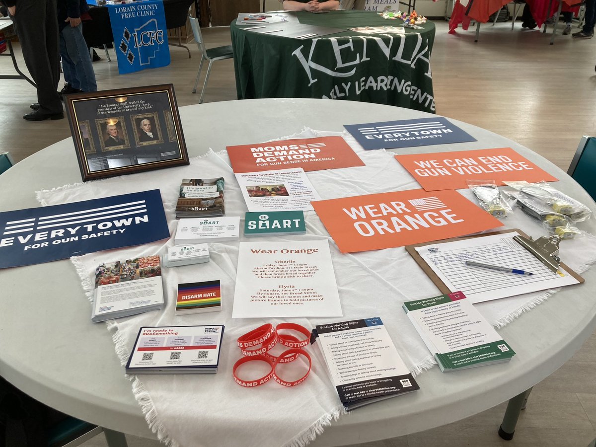 .⁦@MomsDemand⁩ tabling event at Oberlin’s First Church. Come learn how to keep your kiddos safe. #KeepGoing #MomsAreEverywhere #MothersDay