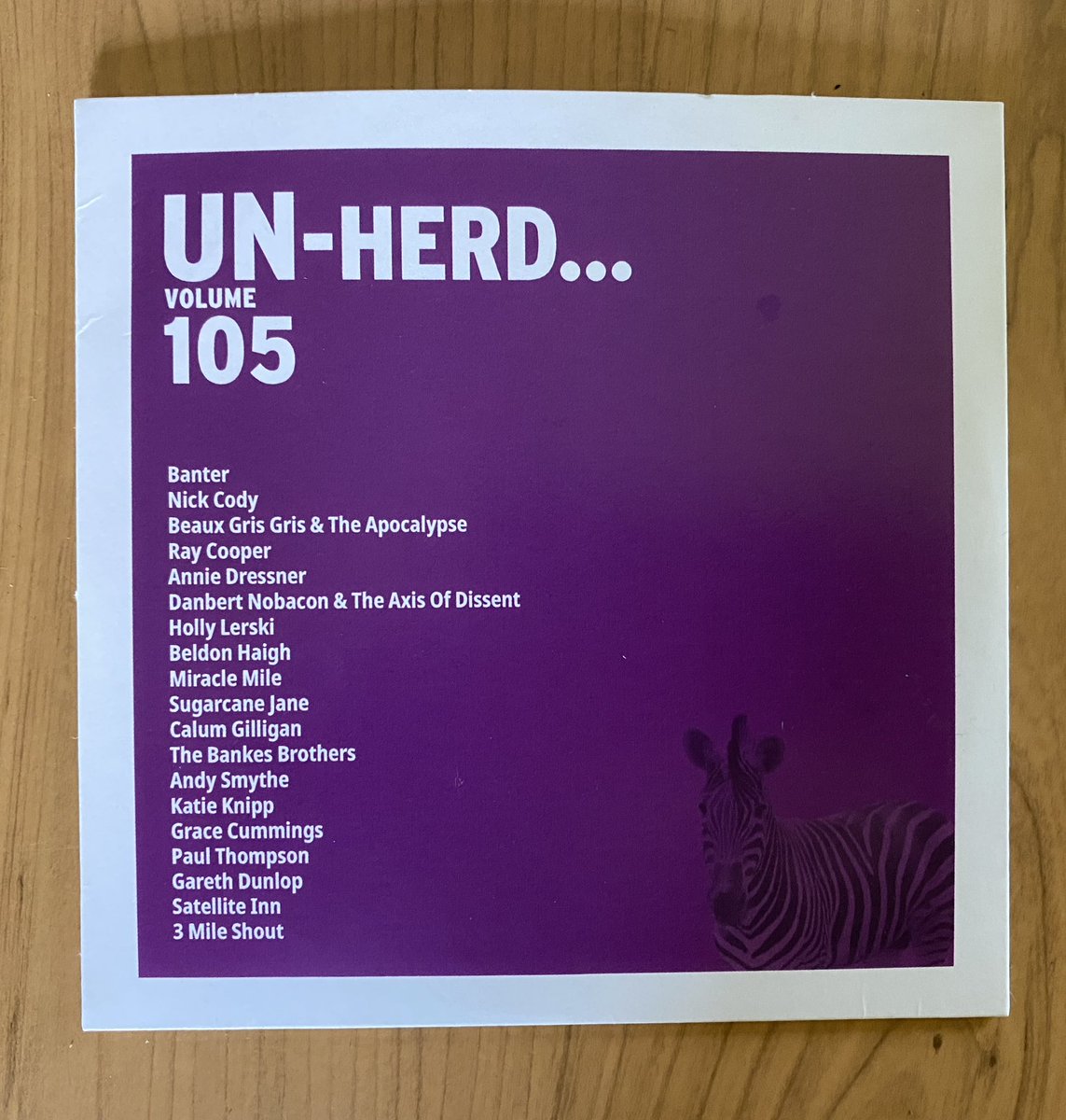 “A tongue-tingling treat”…some lovely words about #babyhedgehog in the latest edition of <a href="/RocknReelR2/">RnR magazine</a> also featured on the ‘Unherd CD’!