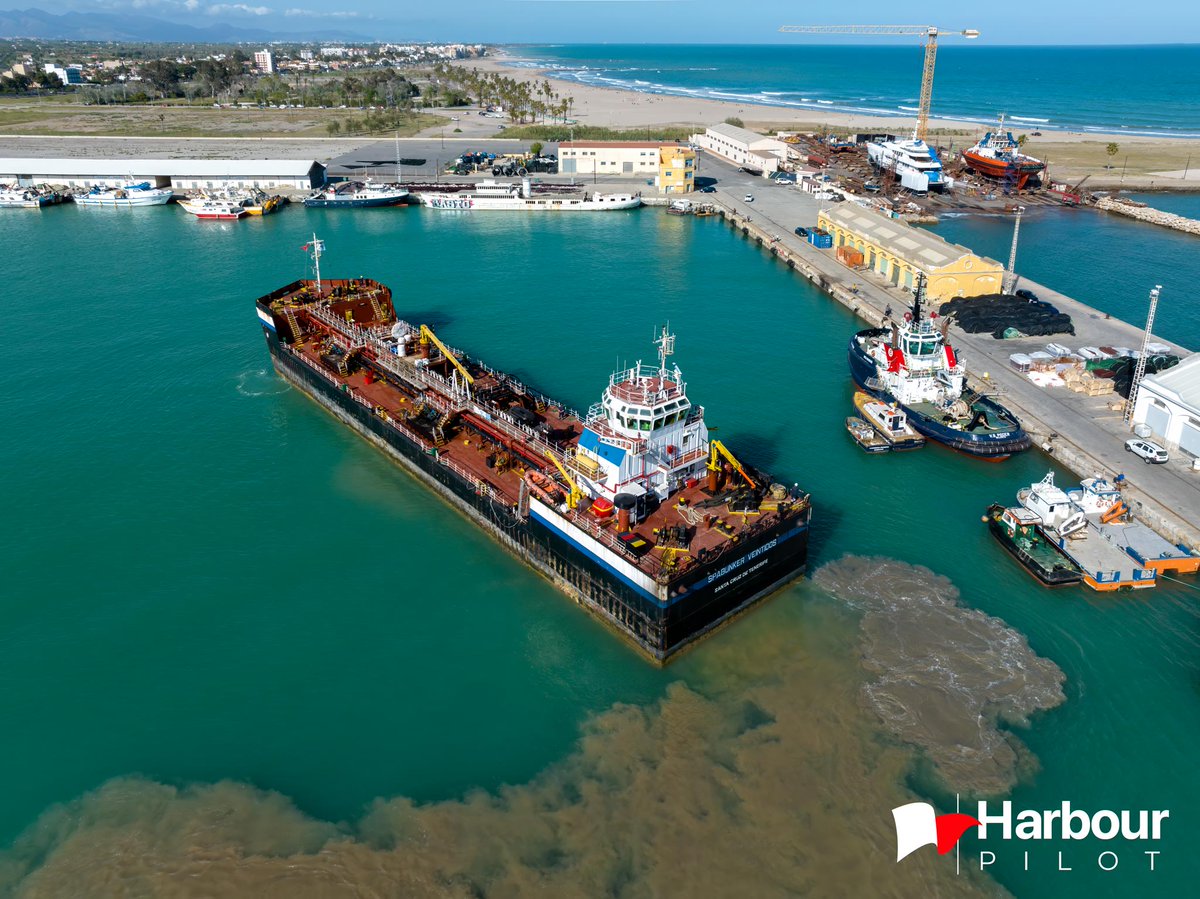 Spabunker Veintidos maneuvering Burriana port. harbourpilot.es/wp-content/upl… #VTshipping #spabunker #tankers #bunker #burriana